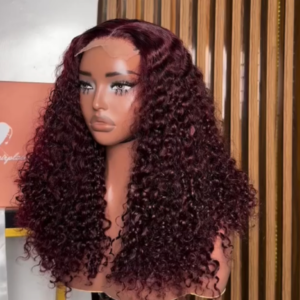 Perruque cheveux bouclés bordeaux